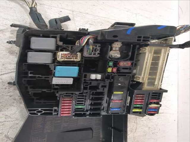 Foto 2ª: Caja Reles Fusibles Toyota Auris 1.6 ZRE151_) 124CV [1ZR-FE] (2006)