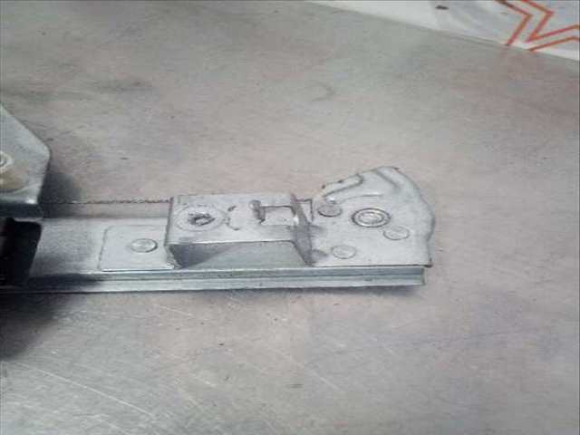 Foto 4ª: Elevalunas Manual Trasero Izquierdo Citroen C4 COLLECTION BERLINA 90CV 66KW [9HX] (2010)