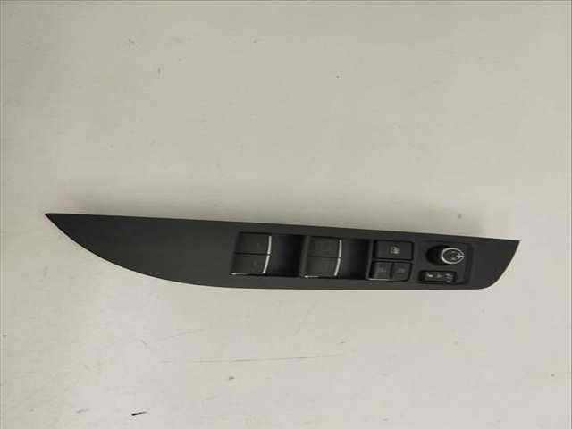 Foto 3ª: Botonera Elevalunas Toyota Corolla 1.8 98CV 72KW [2ZRFXE] (2022)