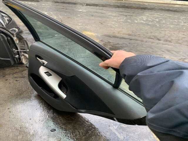 Foto 3ª: Puerta Trasera Derecha Toyota Corolla 1.3 16V100CV [1NR] (2011)