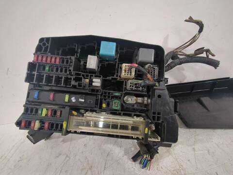 Foto 2ª: Caja Reles Fusibles Toyota Auris 1.33 DUAL-VVTI NRE150_) 101CV [1NR-FE] (2006)