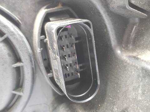 Foto 3ª: Faro Derecho Skoda Octavia 1.6 TDI 105CV 77KW [CLHA] (2015)