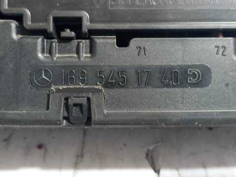 Foto 3ª: Caja Reles Fusibles Mercedes Clase A 140 A 200 CDI 169.008) 140CV [OM640941] (2004)