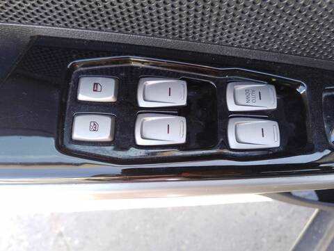 Foto 4ª: Botonera Elevalunas Ssangyong Tivoli CRYSTAL 4X2 116CV 85KW [673910] (2017)