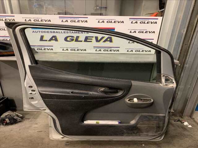 Foto 3ª: Puerta Delantera Izquierda Nissan NV200 1.5 DCI 85-88-90CV [K9K 400] (2011)