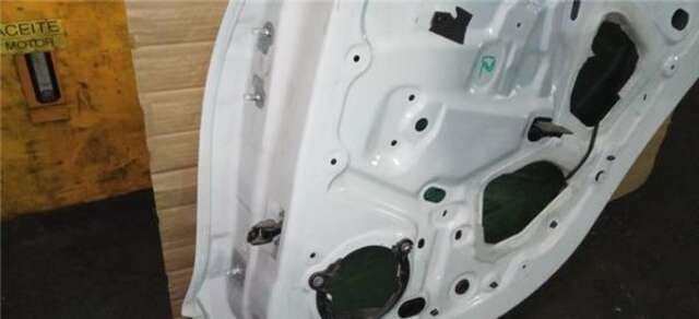 Foto 3ª: Puerta Trasera Derecha Renault Clio 1.2 16V [D4F 740]