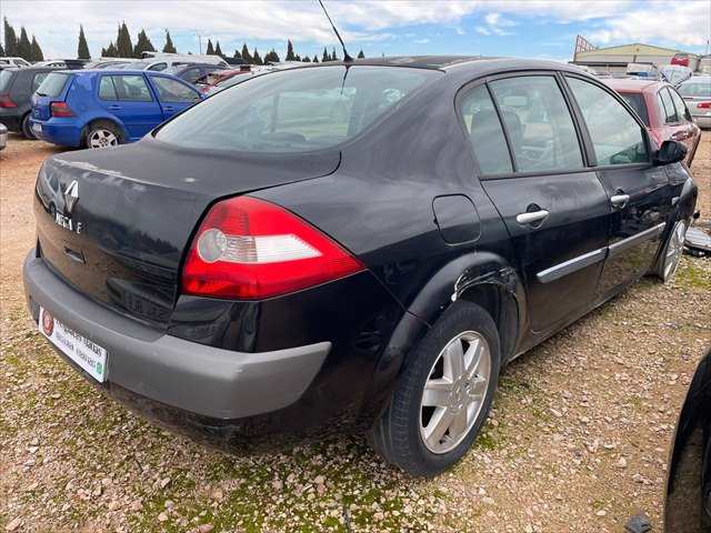 Foto 4ª: Paragolpes Trasero Renault Megane 1.9 DCI 120cv [F9QB8] (2005)