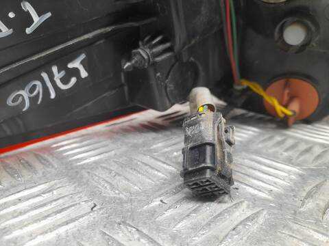 Foto 3ª: Piloto Trasero Derecho Kia Carens 1.7 CRDI 116CV 85KW [D4FD] (2016)