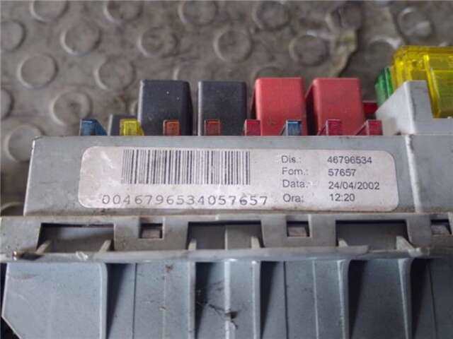 Foto 3ª: Caja Reles Fusibles Fiat Stilo 1.6 16V (192_XB1A) [182 B6.000]