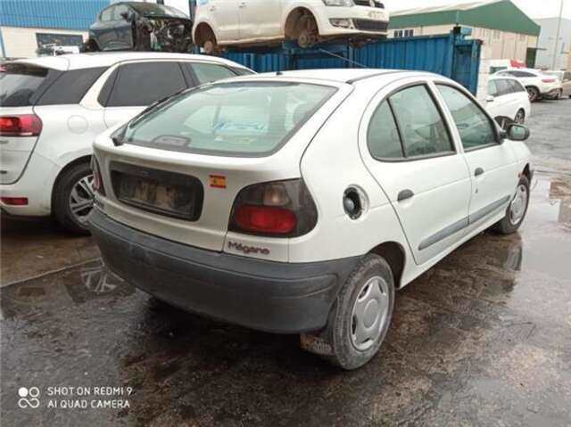 Foto 2ª: Piloto Trasero Derecho Renault Megane 1.4E RN [1.4 LTR. - 55 KW] I CLASSIC (LA0)(1996-_) [E7J]