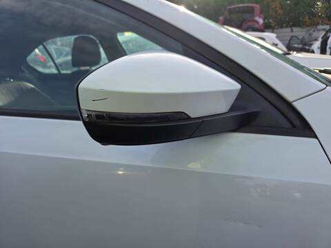 Retrovisor Derecho Skoda Octavia AMBITION 110CV 81KW