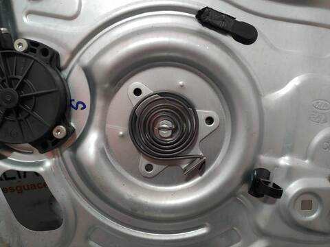 Foto 4ª: Elevalunas Eléctrico Delantero Derecho Kia Sportage EMOTION 4X2 116CV 85KW [D4FD] (2013)