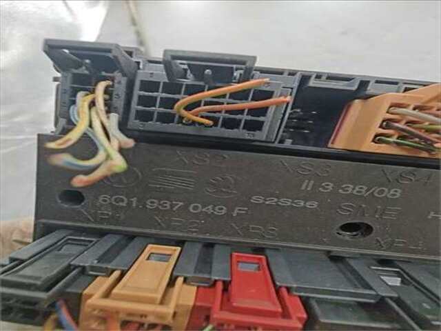 Caja Reles Fusibles Volkswagen Polo 1.4 UNITED [1.4 LTR. - 59 KW 16V]