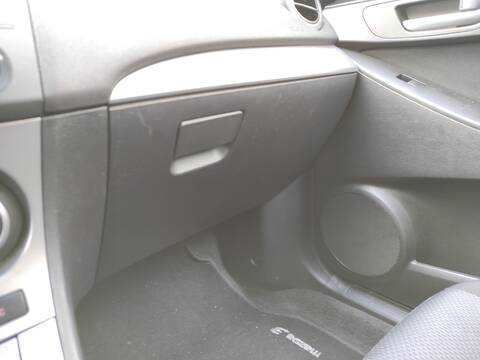 Guantera Mazda 3 Y6 BERLINA