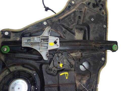 Foto 3ª: Elevalunas Manual Trasero Derecho Volkswagen Tiguan 2.0 TDI 110CV (2007)