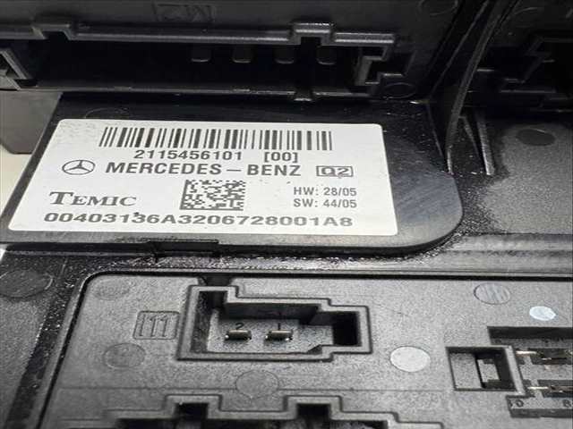 Foto 2ª: Caja Reles Fusibles Mercedes Clase E 180 OM647961 BERLINA (2002)