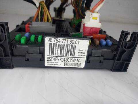 Foto 3ª: Caja Reles Fusibles Peugeot 3008 STYLE 114CV (2009)