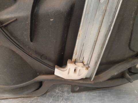 Foto 3ª: Elevalunas Eléctrico Delantero Izquierdo Mazda 6 1.8 CAT BERLINA 120CV 88KW [L8] (2003)