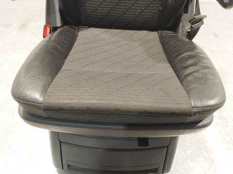 Foto 3ª: Asientos Traseros Volkswagen Multivan 2.0 BITDI 4MOTION 180CV 132KW [CFCA] (2012)