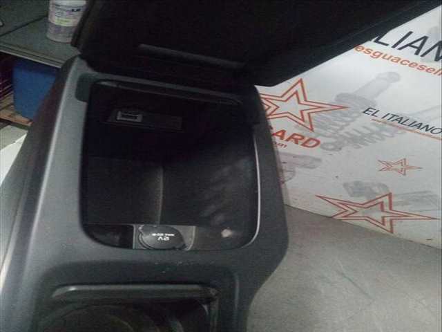 Foto 4ª: Consola Central Volvo V40 R-DESIGN MOMENTUM 150CV 110KW [D5204T6] (2013)