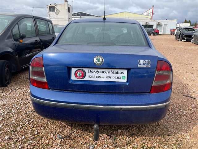 Foto 3ª: Paragolpes Trasero Skoda Superb 2.0 TDI 140CV [BKD] (2008)