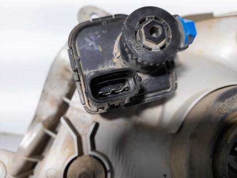 Foto 3ª: Faro Derecho Isuzu D Max D CREW CAB 4WD [4JK1E4C] (2010)