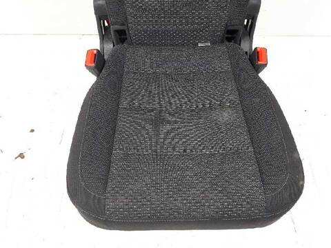 Foto 3ª: Asientos Traseros Volkswagen Touran ADVANCE BMT 150CV 110KW [DFEA] (2015)