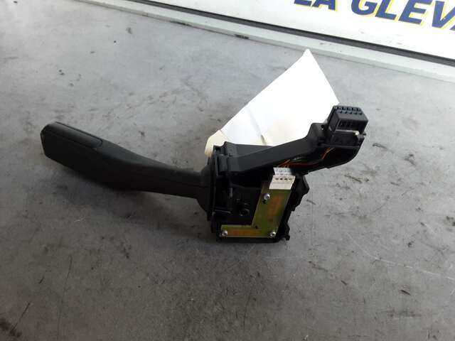 Foto 3ª: Mando Multifuncion Volkswagen Golf 1.9 TDI 0CV [BKC] (2005)