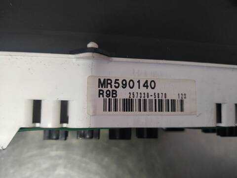 Foto 2ª: Cuadro de Instrumentos Mitsubishi Montero 2.5 TD GLS PLUS 115CV 85KW [4D56] (2001)