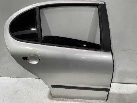 Foto 2ª: Puerta Trasera Derecha Seat Leon STELLA 75CV [AXP] (1999)