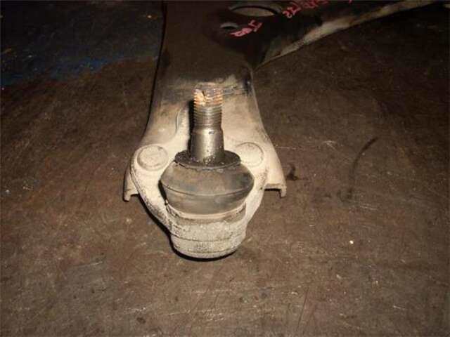 Foto 3ª: Brazo Suspension Delantero Izquierdo Toyota Avensis 1.8 SOL BERLINA (5-PTAS) [1.8 LTR. - 95 KW 16V CAT] [E1ZT72]