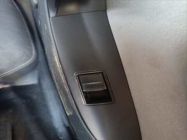 Botonera Elevalunas Toyota Avensis N47C20A