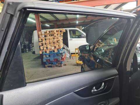 Elevalunas Manual Trasero Izquierdo Nissan X-Trail TEKNA 157CV 116KW T32)