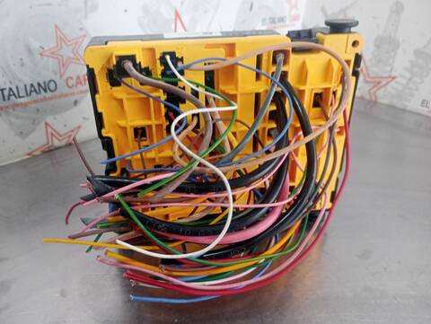 Foto 2ª: Caja Reles Fusibles Toyota Proace COMBI L1 VX 102CV 75KW [YHR] (2022)