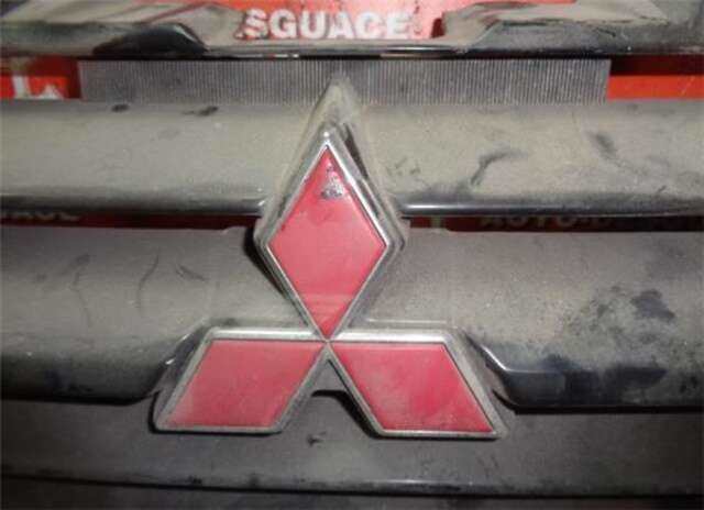 Foto 2ª: Rejilla Delantera Mitsubishi Montero 3.2 D 4WD (V78W. V68W) [4M41]