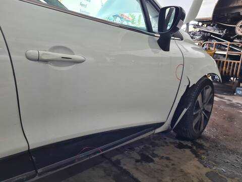 Puerta Delantera Derecha Renault Clio ZEN 89CV 66KW