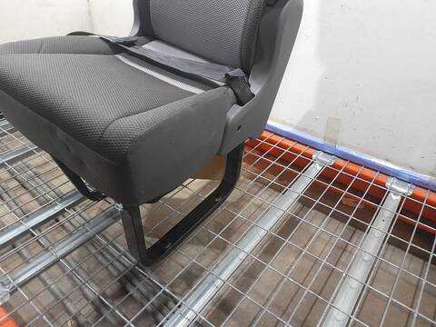 Foto 2ª: Asientos Traseros Toyota Hiace VERSION INDEFINIDA (2019)