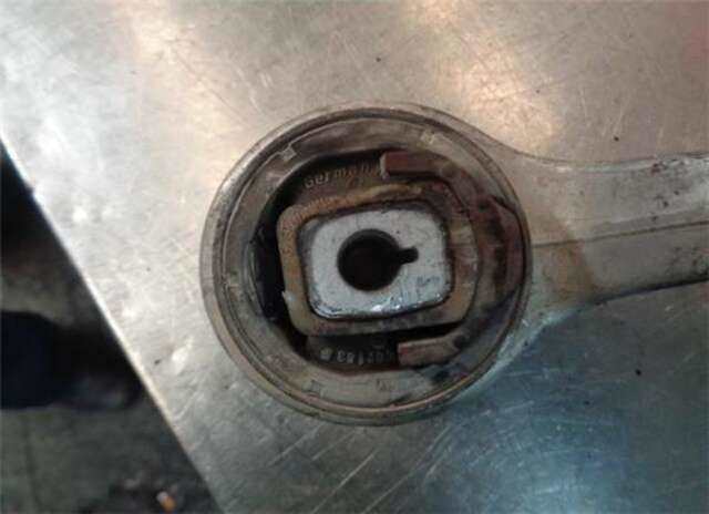 Foto 3ª: Brazo Suspension Delantero Derecho Volkswagen Passat 1.9 TDI (131 CV) [AVF]