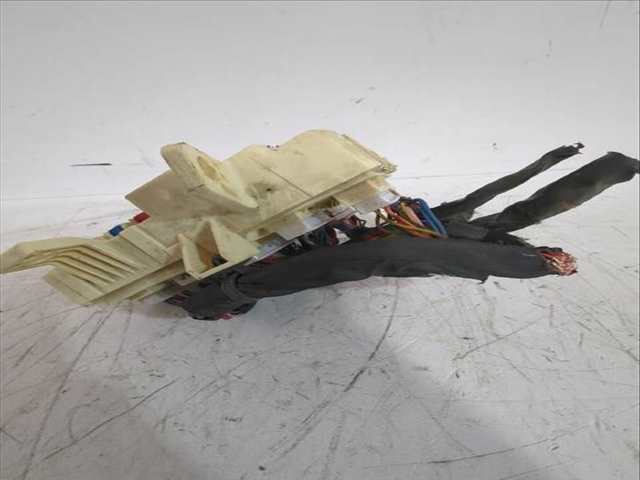 Foto 3ª: Caja Reles Fusibles Kia Carens 2.0 CRDI 140 140CV [D4EA] (2006)