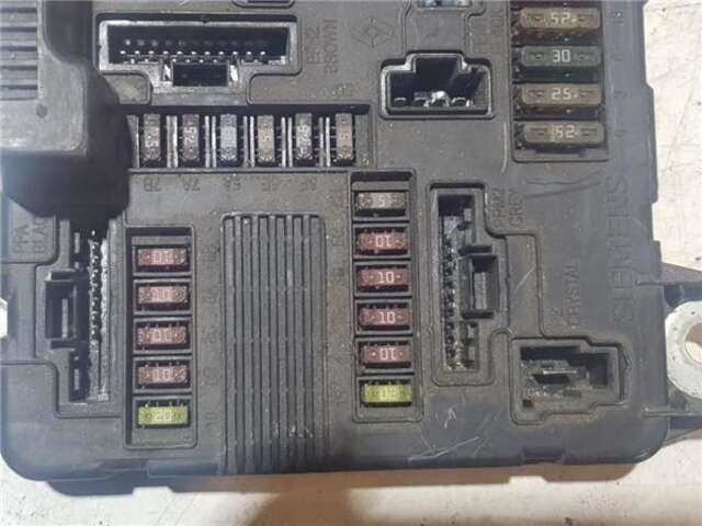 Foto 3ª: Caja Reles Fusibles Renault Megane 1.5 AUTHENTIQUE [1.5 LTR. - 60 KW DCI DIESEL] II BERLINA 5P (10.2002-_)