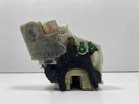 Cerradura Puerta Trasera Derecha Nissan Pathfinder VERSION INDEFINIDA