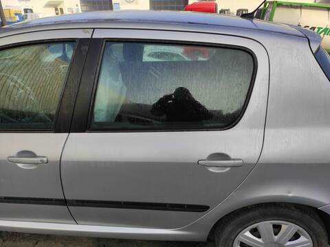 Puerta Trasera Izquierda Peugeot 307 9HY BERLINA