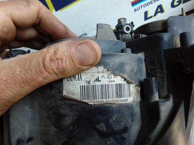 Foto 2ª: Faro Izquierdo Lancia Delta 1.4 16V TURBO150CV [198A1000] (2010)