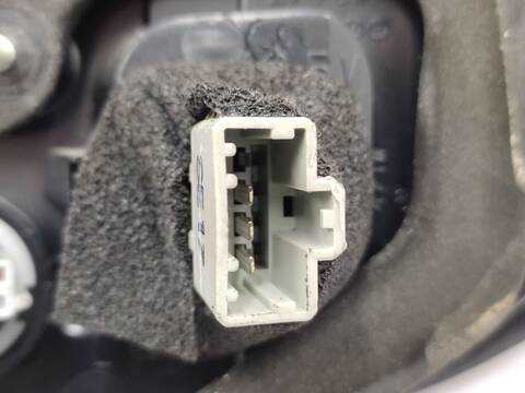 Foto 3ª: Piloto Trasero Izquierdo Mazda 3 1.6 CRDT ACTIVE BERLINA 109CV 80KW [Y6] (2005)