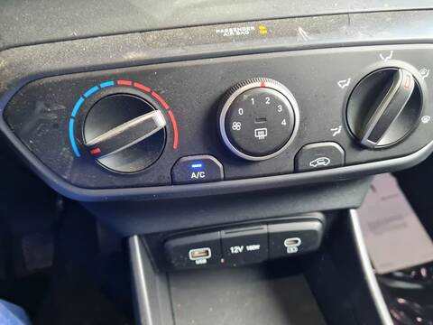 Foto 3ª: Mando Calefacción A. A. Hyundai i20 ESSENCE 84CV 62KW [G4LF] (2024)