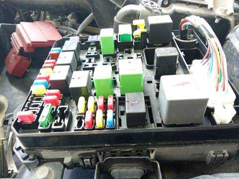 Foto 2ª: Caja Reles Fusibles Mitsubishi Lancer 1.8 CY3A CY6A) 143CV 105KW [4B10] (2010)