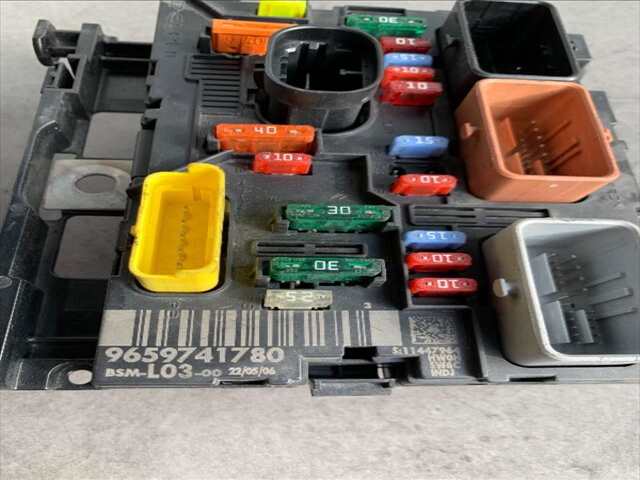 Foto 2ª: Caja Reles Fusibles Citroen C2 1.4 HDI 70CV/50KW [8HZ] (2007)