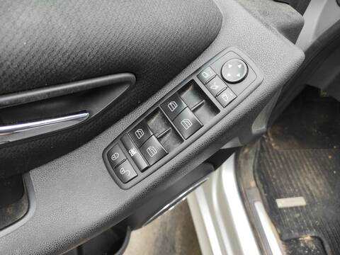Botonera Elevalunas Mercedes Clase B 150 640941