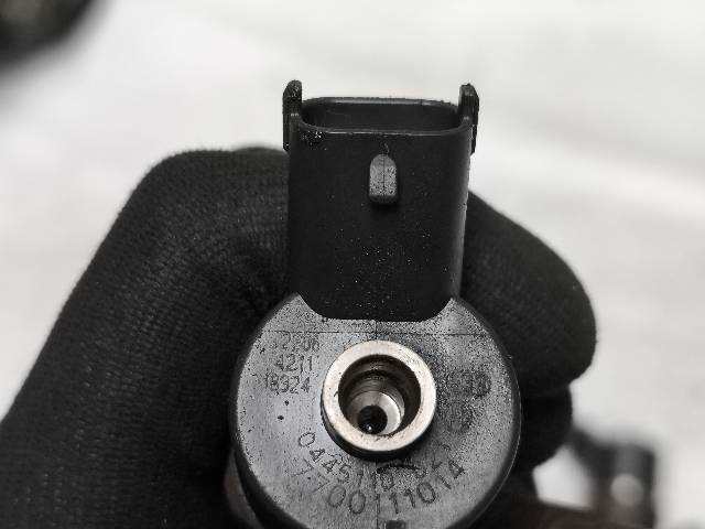 Foto 2ª: Inyectores Renault Megane 1.9 DCI II [F9Q B800] (2003)