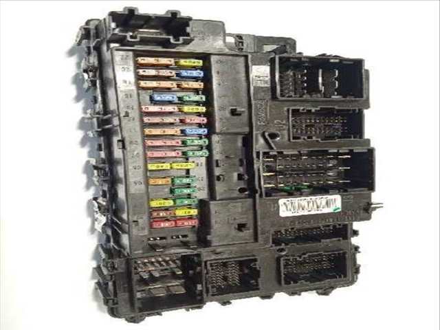 Foto 3ª: Caja Reles Fusibles Ford Mondeo 2.0 TDCI CAT 150CV 110KW [T7CE] (2016)